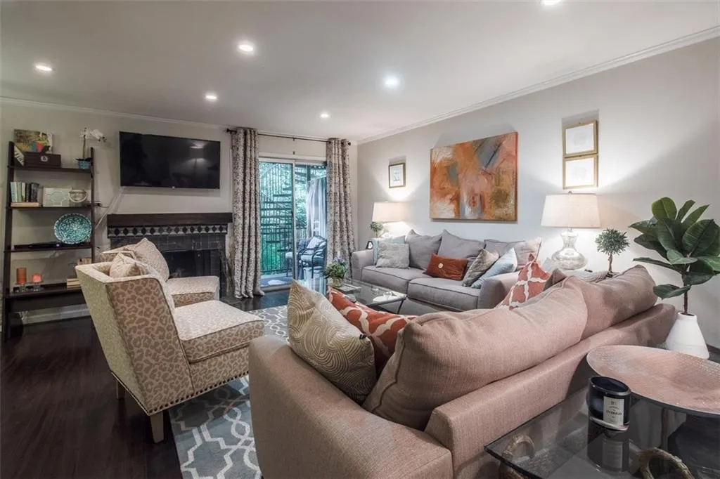 5400 Roswell Road Unit L8, Atlanta, Georgia 30342, 2 Bedrooms Bedrooms, ,2 BathroomsBathrooms,Residential,Sold,5400 Roswell Road Unit L8,6035380