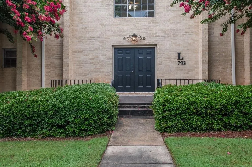 5400 Roswell Road Unit L8, Atlanta, Georgia 30342, 2 Bedrooms Bedrooms, ,2 BathroomsBathrooms,Residential,Sold,5400 Roswell Road Unit L8,6035380