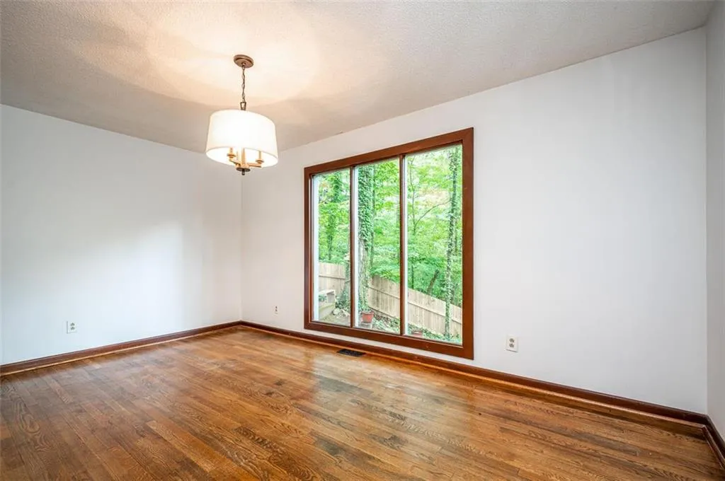 185 N Mill Court, Sandy Springs, Georgia 30328, 5 Bedrooms Bedrooms, ,3 BathroomsBathrooms,Residential,Sold,185 N Mill Court,6914361