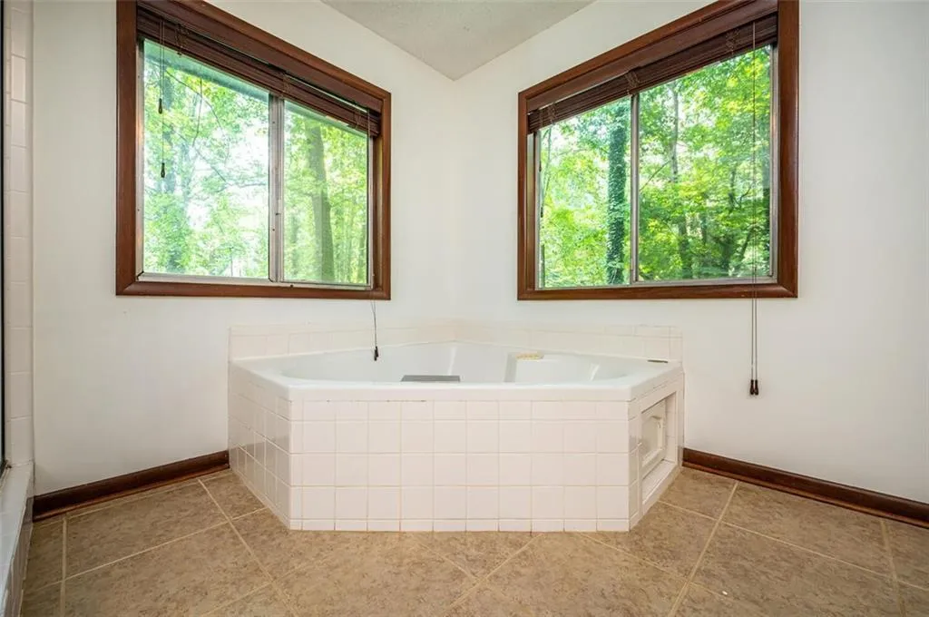 185 N Mill Court, Sandy Springs, Georgia 30328, 5 Bedrooms Bedrooms, ,3 BathroomsBathrooms,Residential,Sold,185 N Mill Court,6914361