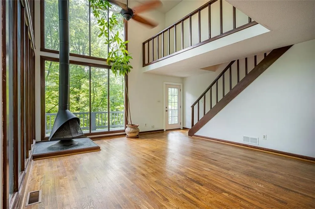 185 N Mill Court, Sandy Springs, Georgia 30328, 5 Bedrooms Bedrooms, ,3 BathroomsBathrooms,Residential,Sold,185 N Mill Court,6914361