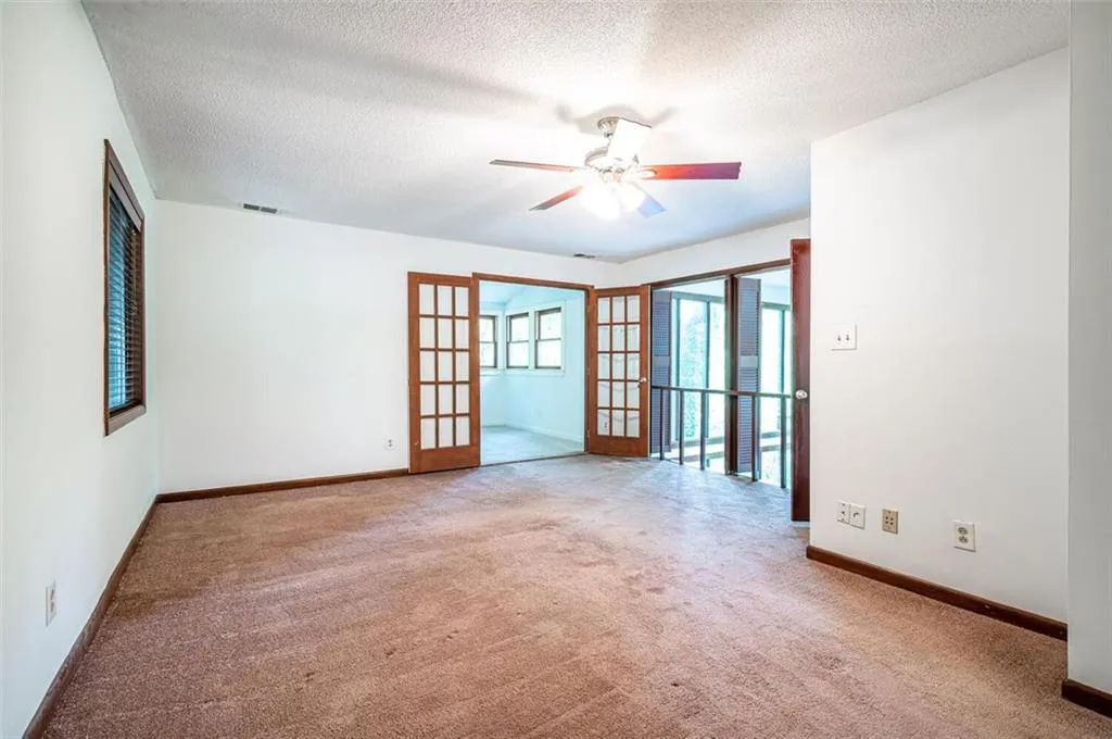 185 N Mill Court, Sandy Springs, Georgia 30328, 5 Bedrooms Bedrooms, ,3 BathroomsBathrooms,Residential,Sold,185 N Mill Court,6914361