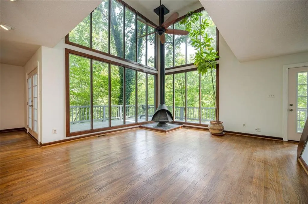 185 N Mill Court, Sandy Springs, Georgia 30328, 5 Bedrooms Bedrooms, ,3 BathroomsBathrooms,Residential,Sold,185 N Mill Court,6914361