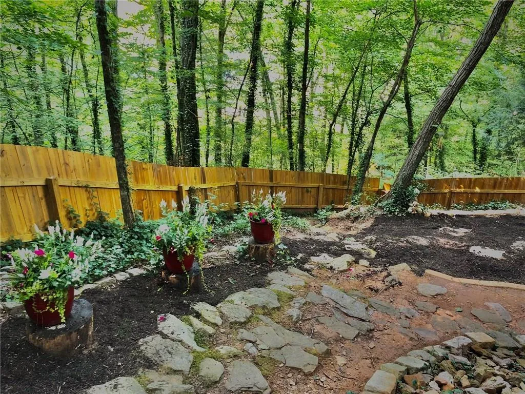 185 N Mill Court, Sandy Springs, Georgia 30328, 5 Bedrooms Bedrooms, ,3 BathroomsBathrooms,Residential,Sold,185 N Mill Court,6914361