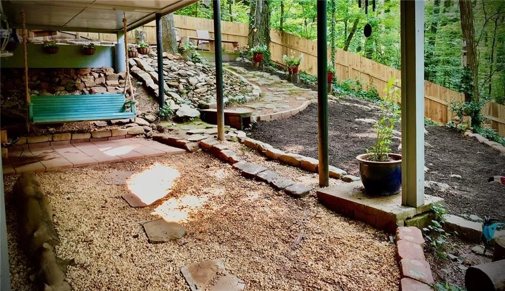 185 N Mill Court, Sandy Springs, Georgia 30328, 5 Bedrooms Bedrooms, ,3 BathroomsBathrooms,Residential,Sold,185 N Mill Court,6914361