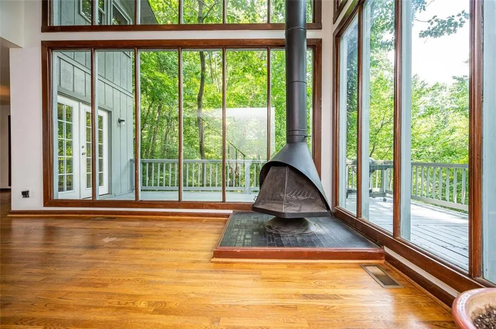 185 N Mill Court, Sandy Springs, Georgia 30328, 5 Bedrooms Bedrooms, ,3 BathroomsBathrooms,Residential,Sold,185 N Mill Court,6914361