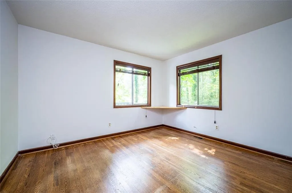 185 N Mill Court, Sandy Springs, Georgia 30328, 5 Bedrooms Bedrooms, ,3 BathroomsBathrooms,Residential,Sold,185 N Mill Court,6914361