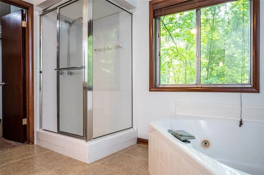 185 N Mill Court, Sandy Springs, Georgia 30328, 5 Bedrooms Bedrooms, ,3 BathroomsBathrooms,Residential,Sold,185 N Mill Court,6914361