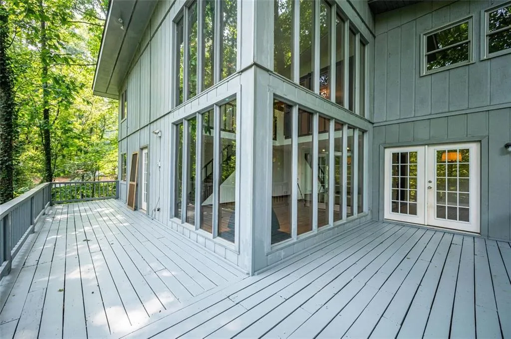 185 N Mill Court, Sandy Springs, Georgia 30328, 5 Bedrooms Bedrooms, ,3 BathroomsBathrooms,Residential,Sold,185 N Mill Court,6914361
