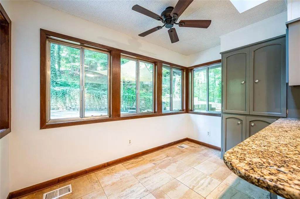 185 N Mill Court, Sandy Springs, Georgia 30328, 5 Bedrooms Bedrooms, ,3 BathroomsBathrooms,Residential,Sold,185 N Mill Court,6914361