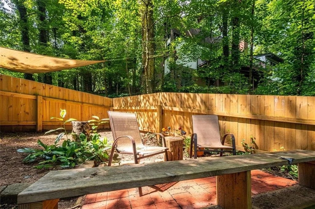 185 N Mill Court, Sandy Springs, Georgia 30328, 5 Bedrooms Bedrooms, ,3 BathroomsBathrooms,Residential,Sold,185 N Mill Court,6914361