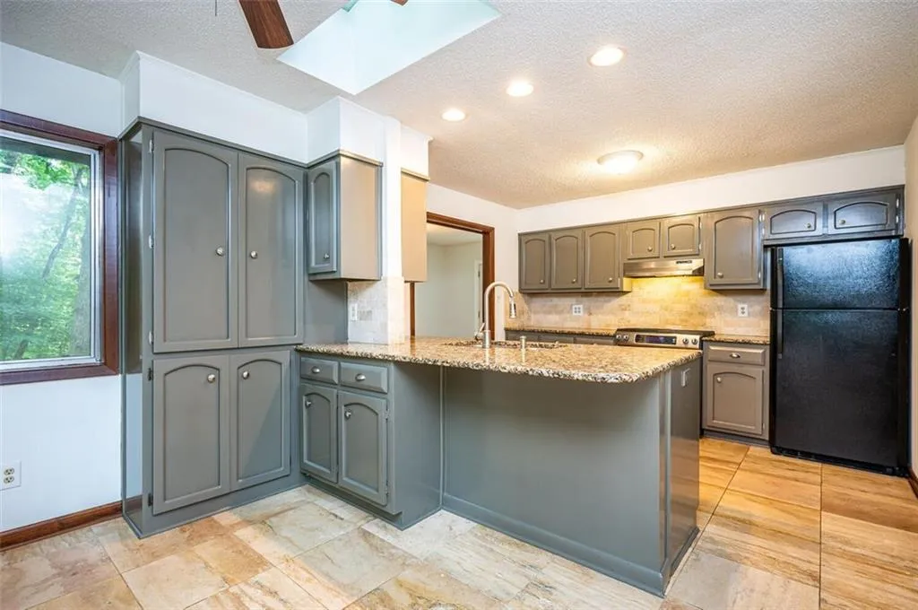 185 N Mill Court, Sandy Springs, Georgia 30328, 5 Bedrooms Bedrooms, ,3 BathroomsBathrooms,Residential,Sold,185 N Mill Court,6914361