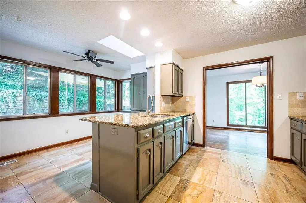 185 N Mill Court, Sandy Springs, Georgia 30328, 5 Bedrooms Bedrooms, ,3 BathroomsBathrooms,Residential,Sold,185 N Mill Court,6914361