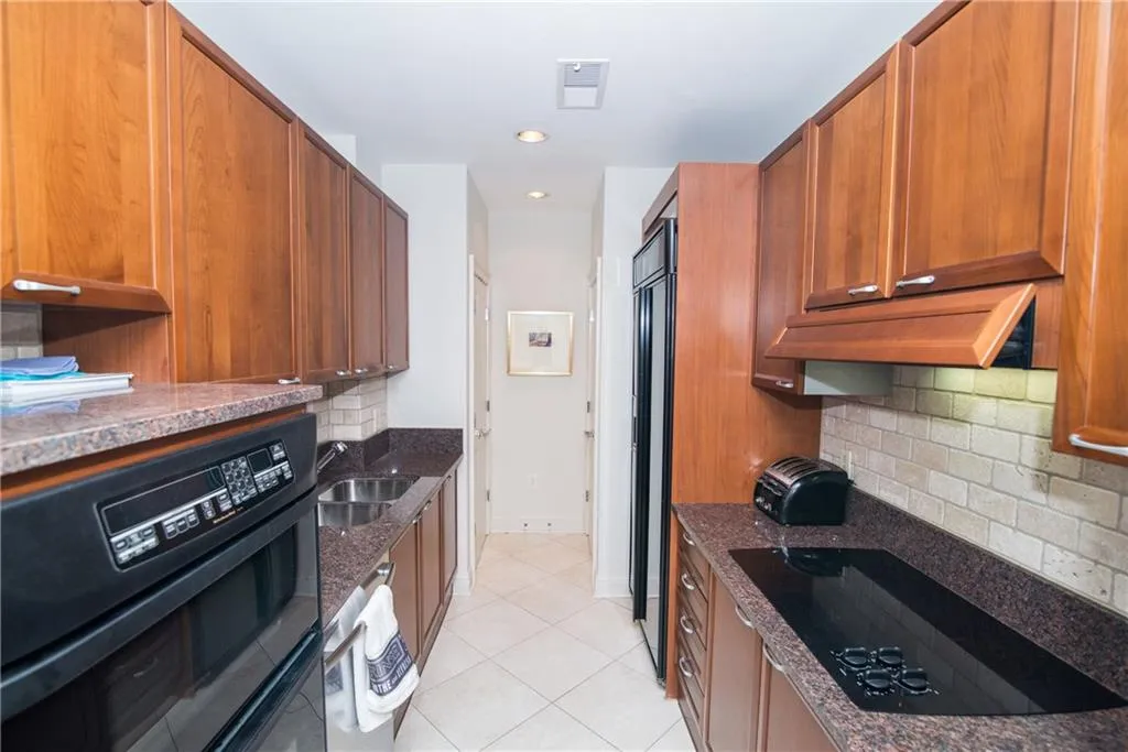 2881 Peachtree Road Ne Unit 1405, Atlanta, Georgia 30305, 2 Bedrooms Bedrooms, ,2 BathroomsBathrooms,Residential,Sold,2881 Peachtree Road Ne Unit 1405,5742207