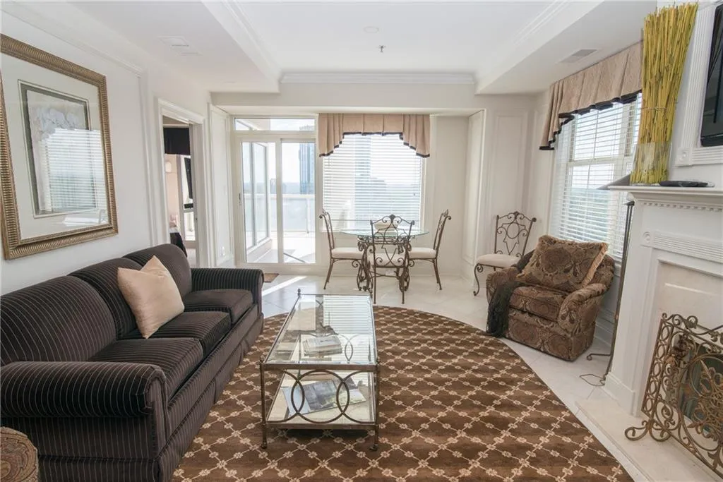 2881 Peachtree Road Ne Unit 1405, Atlanta, Georgia 30305, 2 Bedrooms Bedrooms, ,2 BathroomsBathrooms,Residential,Sold,2881 Peachtree Road Ne Unit 1405,5742207
