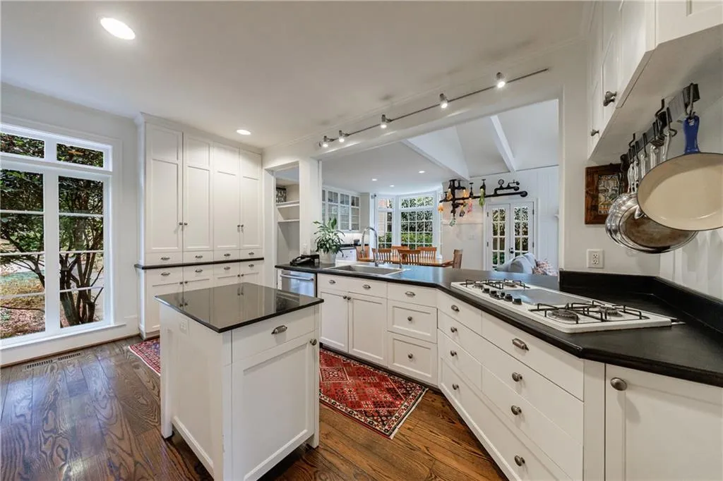 3302 W Andrews Drive Nw, Atlanta, Georgia 30305, 6 Bedrooms Bedrooms, 0 ,4 BathroomsBathrooms,Residential,For Sale,3302 W Andrews Drive Nw,7701865