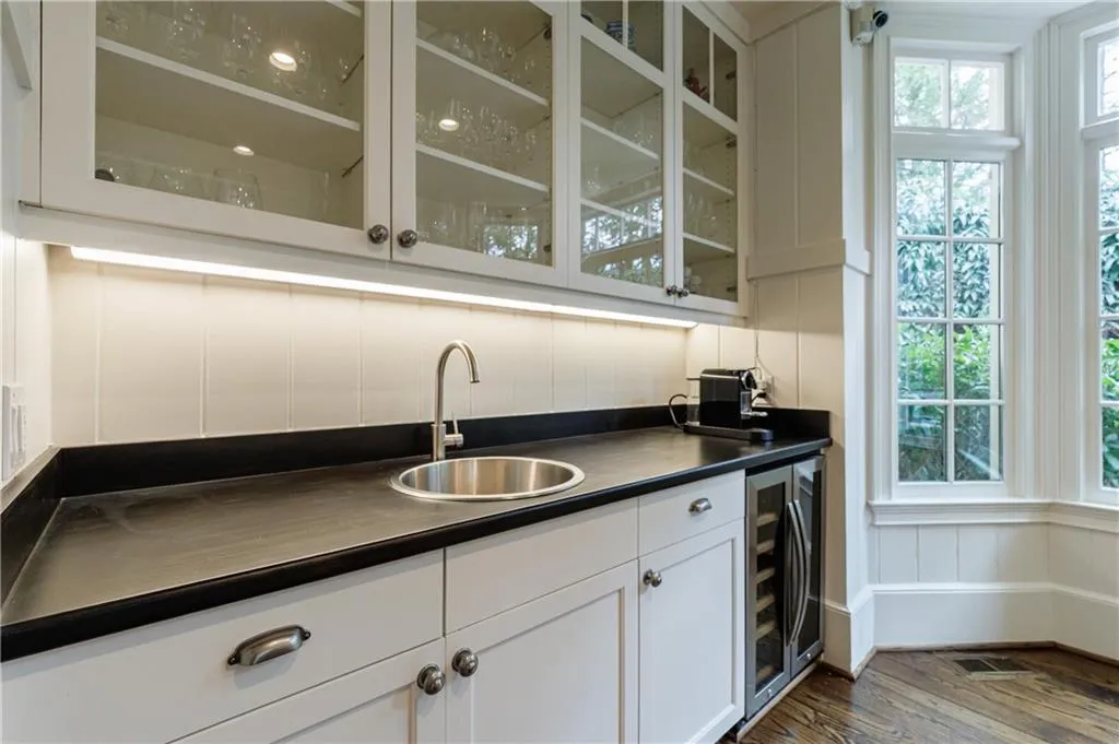 3302 W Andrews Drive Nw, Atlanta, Georgia 30305, 6 Bedrooms Bedrooms, 0 ,4 BathroomsBathrooms,Residential,For Sale,3302 W Andrews Drive Nw,7701865