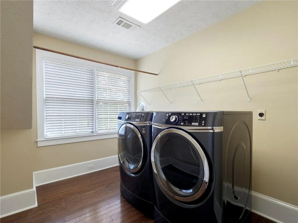 7575 Hunters Woods Drive, Sandy Springs, Georgia 30350, 6 Bedrooms Bedrooms, ,4 BathroomsBathrooms,Residential,Sold,7575 Hunters Woods Drive,6867400