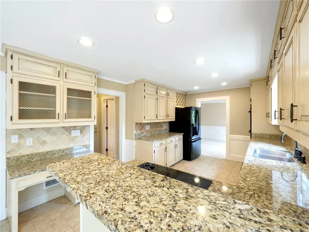 7575 Hunters Woods Drive, Sandy Springs, Georgia 30350, 6 Bedrooms Bedrooms, ,4 BathroomsBathrooms,Residential,Sold,7575 Hunters Woods Drive,6867400