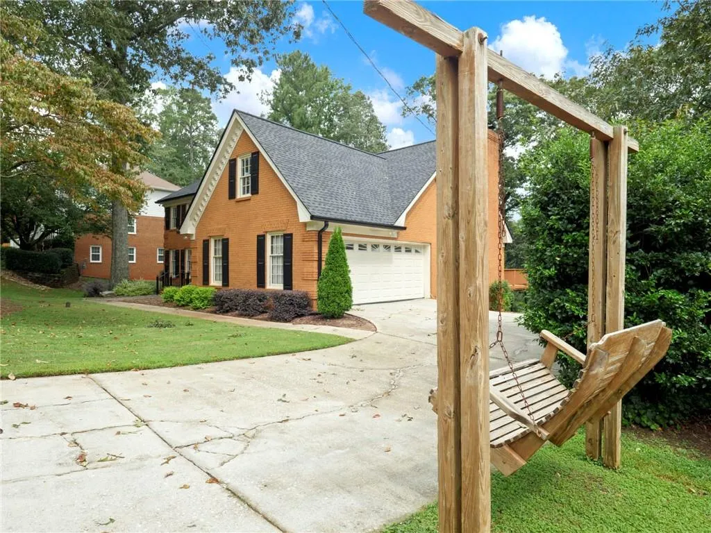 7575 Hunters Woods Drive, Sandy Springs, Georgia 30350, 6 Bedrooms Bedrooms, ,4 BathroomsBathrooms,Residential,Sold,7575 Hunters Woods Drive,6867400