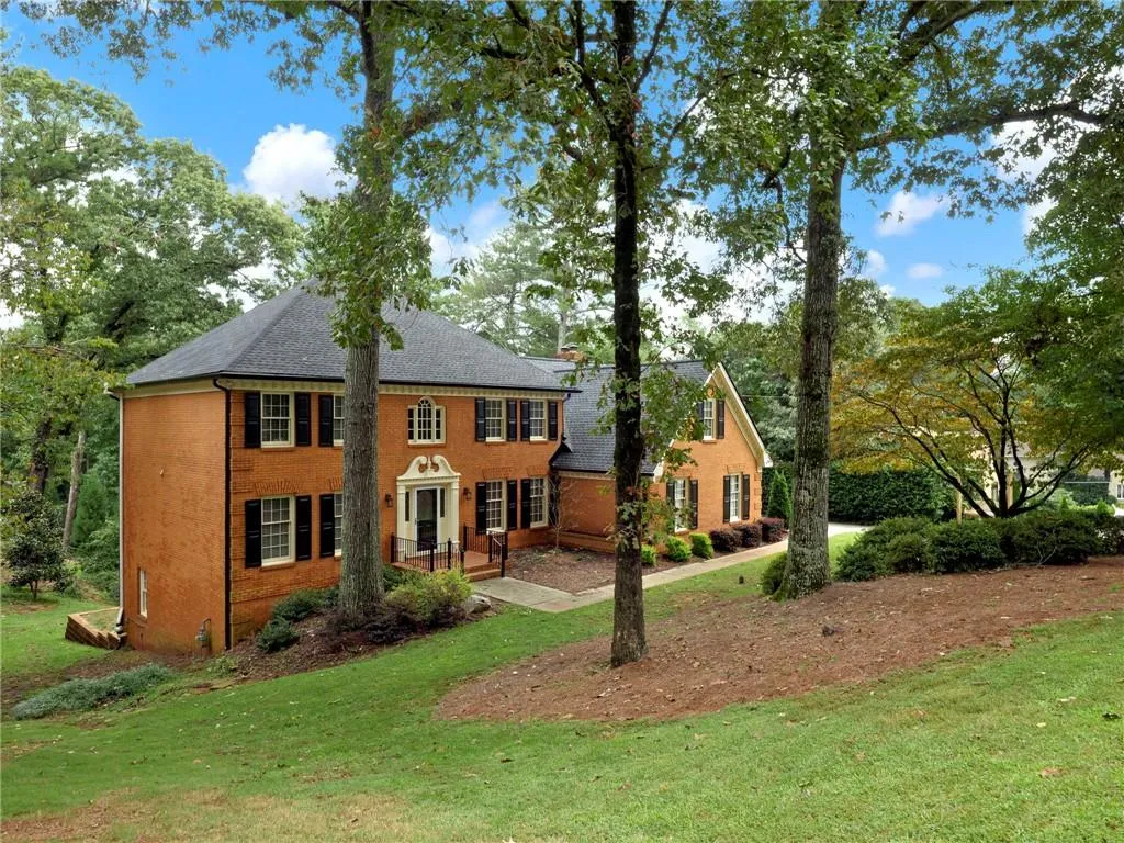 7575 Hunters Woods Drive, Sandy Springs, Georgia 30350, 6 Bedrooms Bedrooms, ,4 BathroomsBathrooms,Residential,Sold,7575 Hunters Woods Drive,6867400