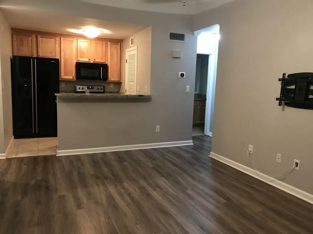 210 Granville Court Unit 210, Sandy Springs, Georgia 30328, 1 Bedroom Bedrooms, ,1 BathroomBathrooms,Residential,Sold,210 Granville Court Unit 210,6701349