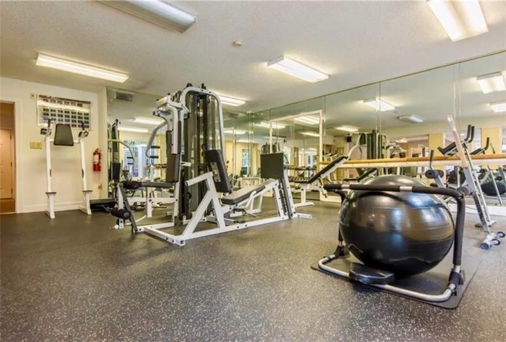 210 Granville Court Unit 210, Sandy Springs, Georgia 30328, 1 Bedroom Bedrooms, ,1 BathroomBathrooms,Residential,Sold,210 Granville Court Unit 210,6701349