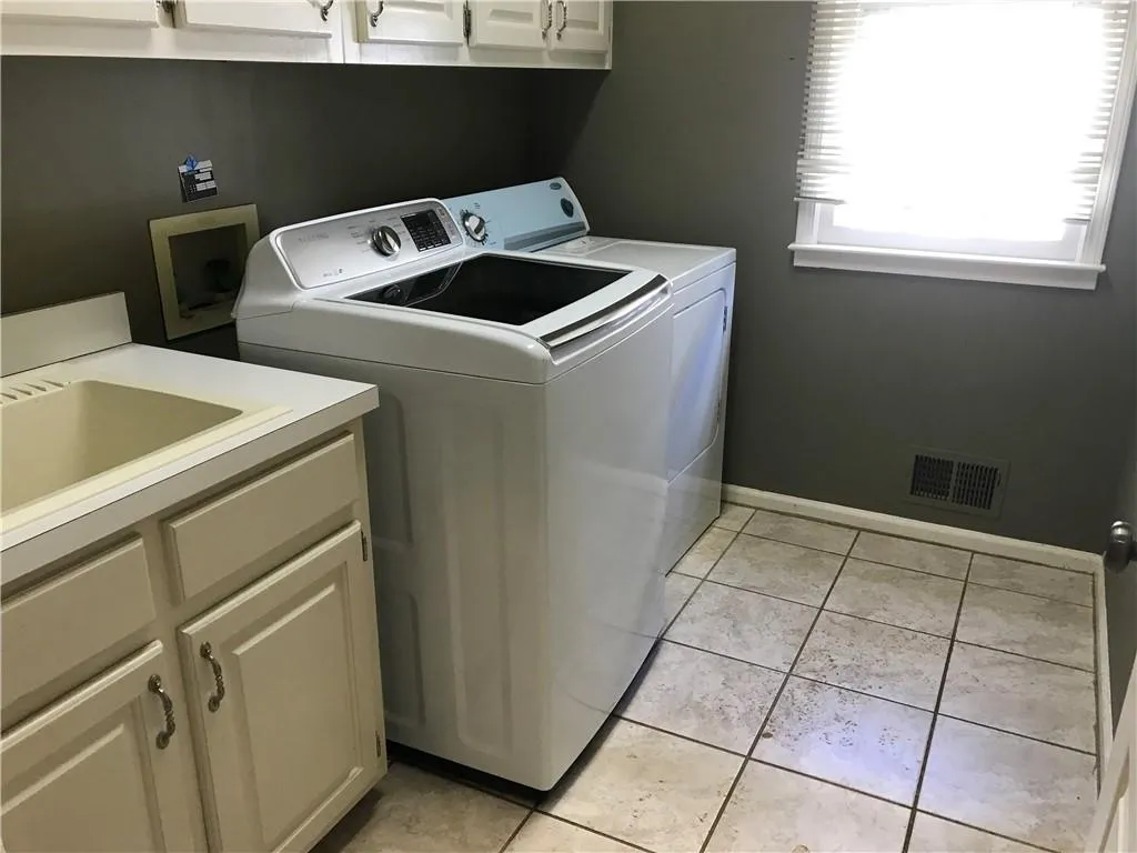 5120 Falcon Chase Lane, Sandy Springs, Georgia 30342, 3 Bedrooms Bedrooms, ,3 BathroomsBathrooms,Residential,Sold,5120 Falcon Chase Lane,6685362