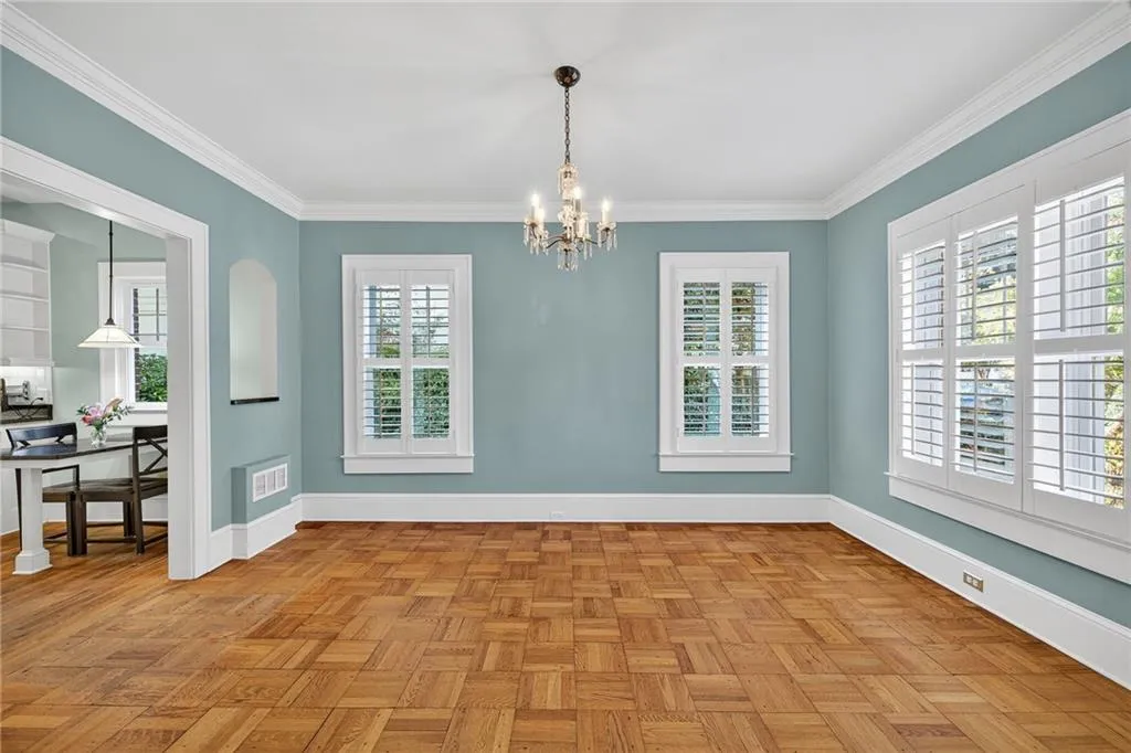 3299 W Shadowlawn Avenue Ne, Atlanta, Georgia 30305, 3 Bedrooms Bedrooms, ,2 BathroomsBathrooms,Residential,Sold,3299 W Shadowlawn Avenue Ne,7679315