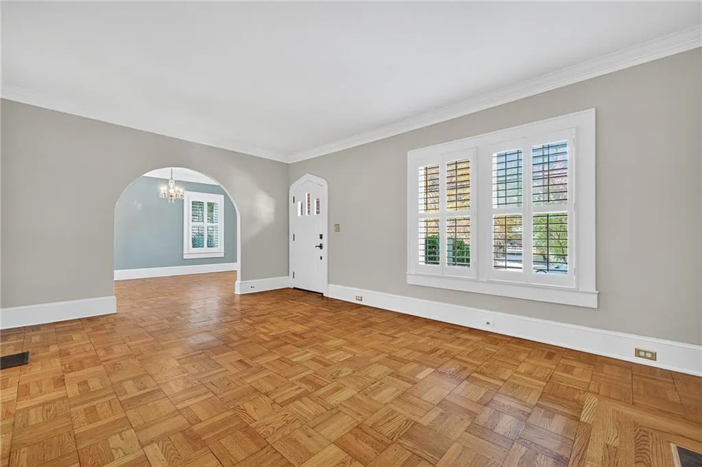 3299 W Shadowlawn Avenue Ne, Atlanta, Georgia 30305, 3 Bedrooms Bedrooms, ,2 BathroomsBathrooms,Residential,Sold,3299 W Shadowlawn Avenue Ne,7679315