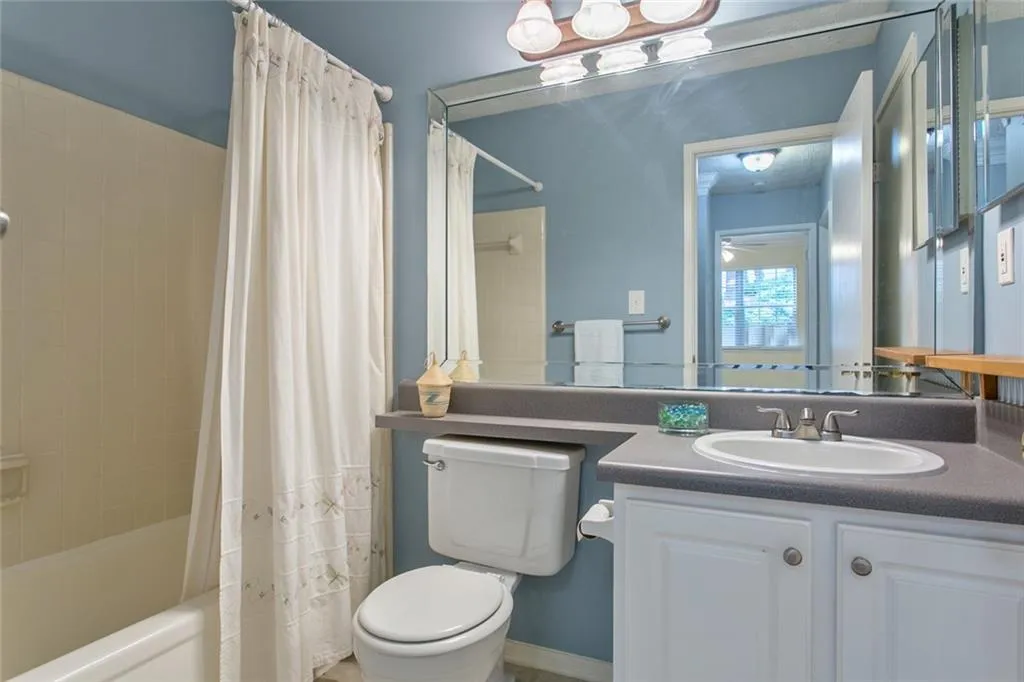 6814 Glenridge Drive Unit J, Sandy Springs, Georgia 30328, 2 Bedrooms Bedrooms, ,2 BathroomsBathrooms,Residential,Sold,6814 Glenridge Drive Unit J,6587268