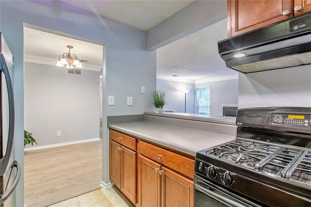 6814 Glenridge Drive Unit J, Sandy Springs, Georgia 30328, 2 Bedrooms Bedrooms, ,2 BathroomsBathrooms,Residential,Sold,6814 Glenridge Drive Unit J,6587268