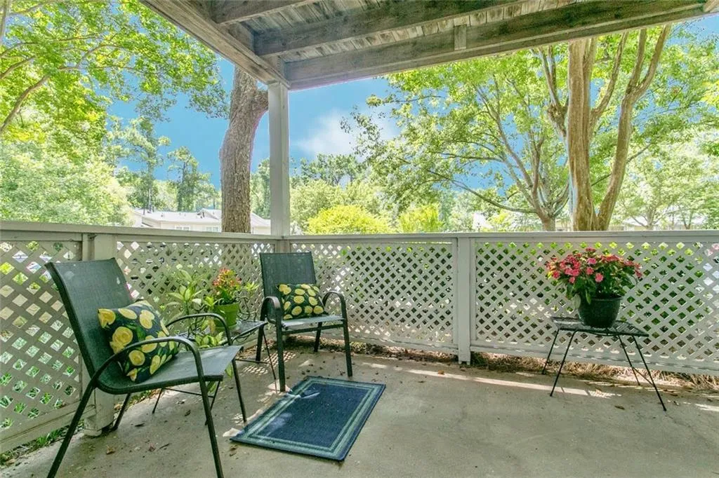 6814 Glenridge Drive Unit J, Sandy Springs, Georgia 30328, 2 Bedrooms Bedrooms, ,2 BathroomsBathrooms,Residential,Sold,6814 Glenridge Drive Unit J,6587268