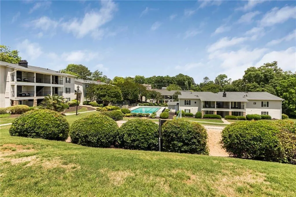 1150 Collier Road Nw Unit 10l, Atlanta, Georgia 30318, 1 Bedroom Bedrooms, ,1 BathroomBathrooms,Residential,For Sale,1150 Collier Road Nw Unit 10l,7595027