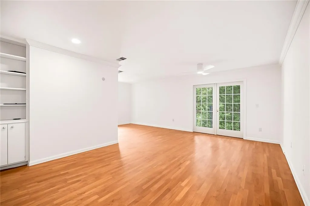 1150 Collier Road Nw Unit 10l, Atlanta, Georgia 30318, 1 Bedroom Bedrooms, ,1 BathroomBathrooms,Residential,For Sale,1150 Collier Road Nw Unit 10l,7595027