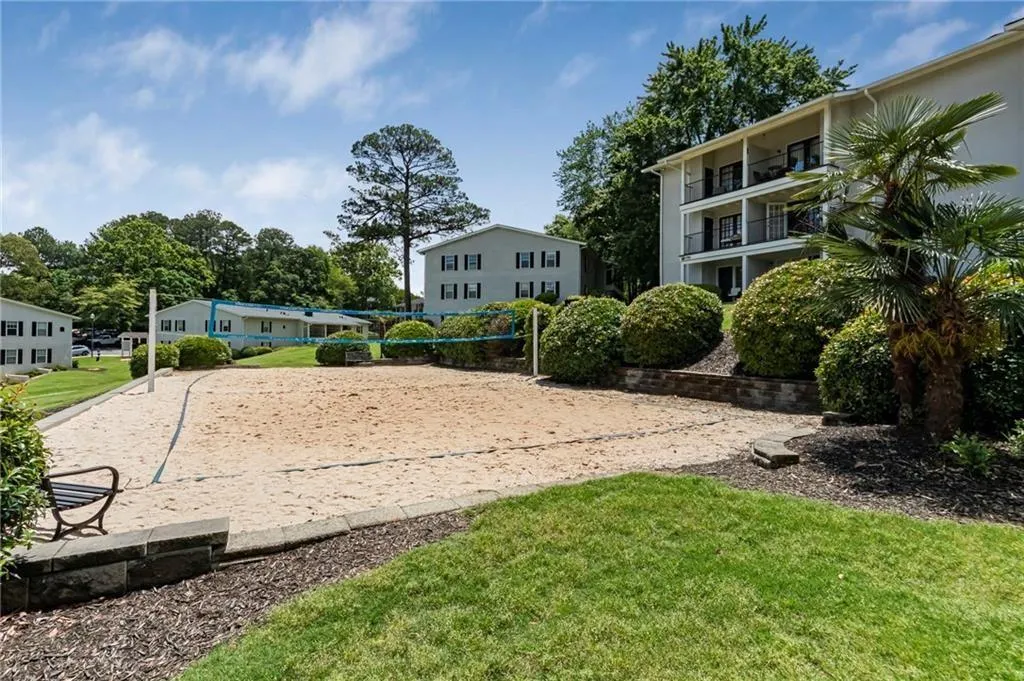 1150 Collier Road Nw Unit 10l, Atlanta, Georgia 30318, 1 Bedroom Bedrooms, ,1 BathroomBathrooms,Residential,For Sale,1150 Collier Road Nw Unit 10l,7595027