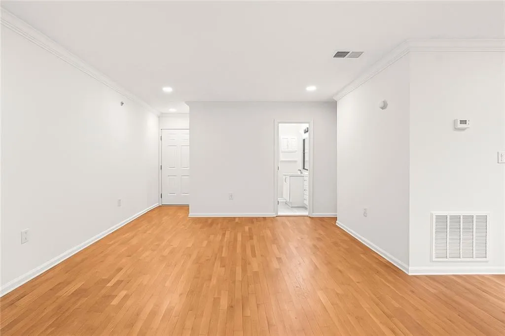 1150 Collier Road Nw Unit 10l, Atlanta, Georgia 30318, 1 Bedroom Bedrooms, ,1 BathroomBathrooms,Residential,For Sale,1150 Collier Road Nw Unit 10l,7595027