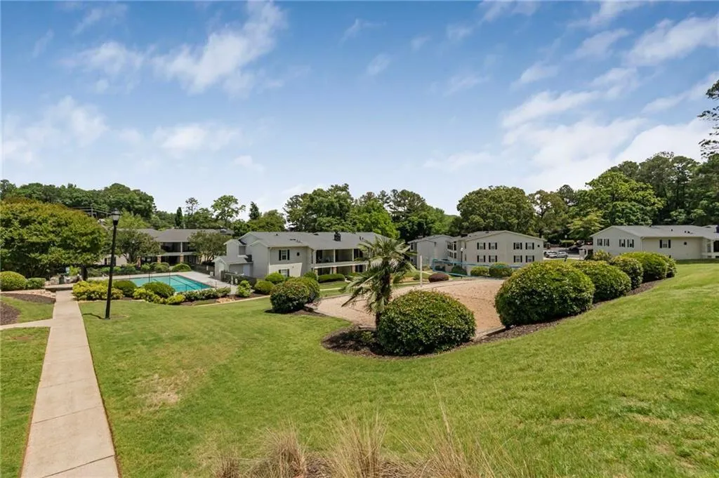 1150 Collier Road Nw Unit 10l, Atlanta, Georgia 30318, 1 Bedroom Bedrooms, ,1 BathroomBathrooms,Residential,For Sale,1150 Collier Road Nw Unit 10l,7595027