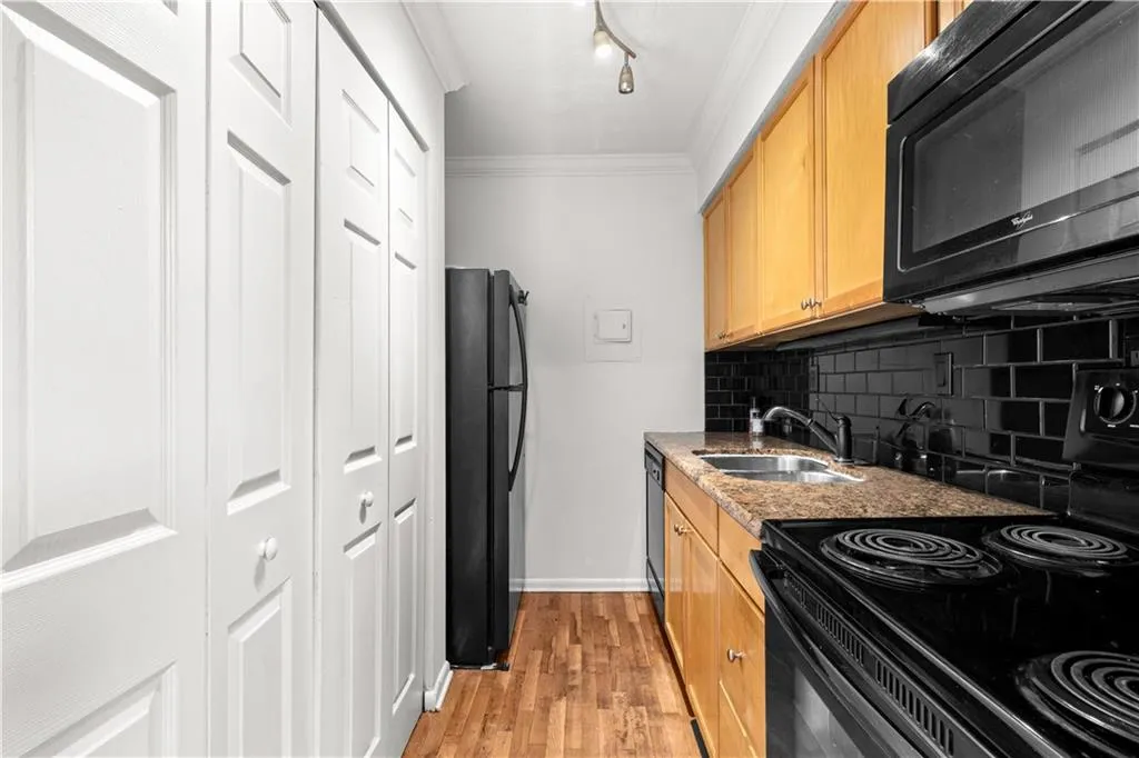 1150 Collier Road Nw Unit 10l, Atlanta, Georgia 30318, 1 Bedroom Bedrooms, ,1 BathroomBathrooms,Residential,For Sale,1150 Collier Road Nw Unit 10l,7595027