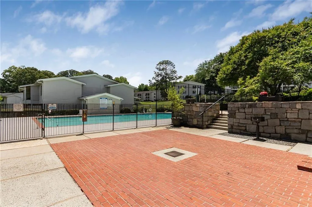 1150 Collier Road Nw Unit 10l, Atlanta, Georgia 30318, 1 Bedroom Bedrooms, ,1 BathroomBathrooms,Residential,For Sale,1150 Collier Road Nw Unit 10l,7595027