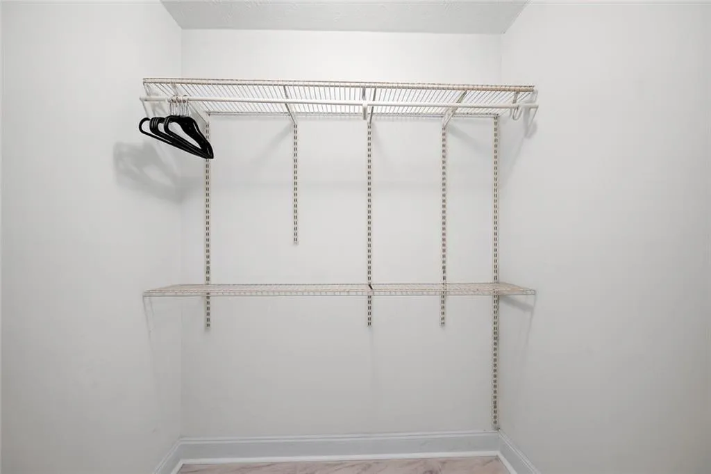 1150 Collier Road Nw Unit 10l, Atlanta, Georgia 30318, 1 Bedroom Bedrooms, ,1 BathroomBathrooms,Residential,For Sale,1150 Collier Road Nw Unit 10l,7595027
