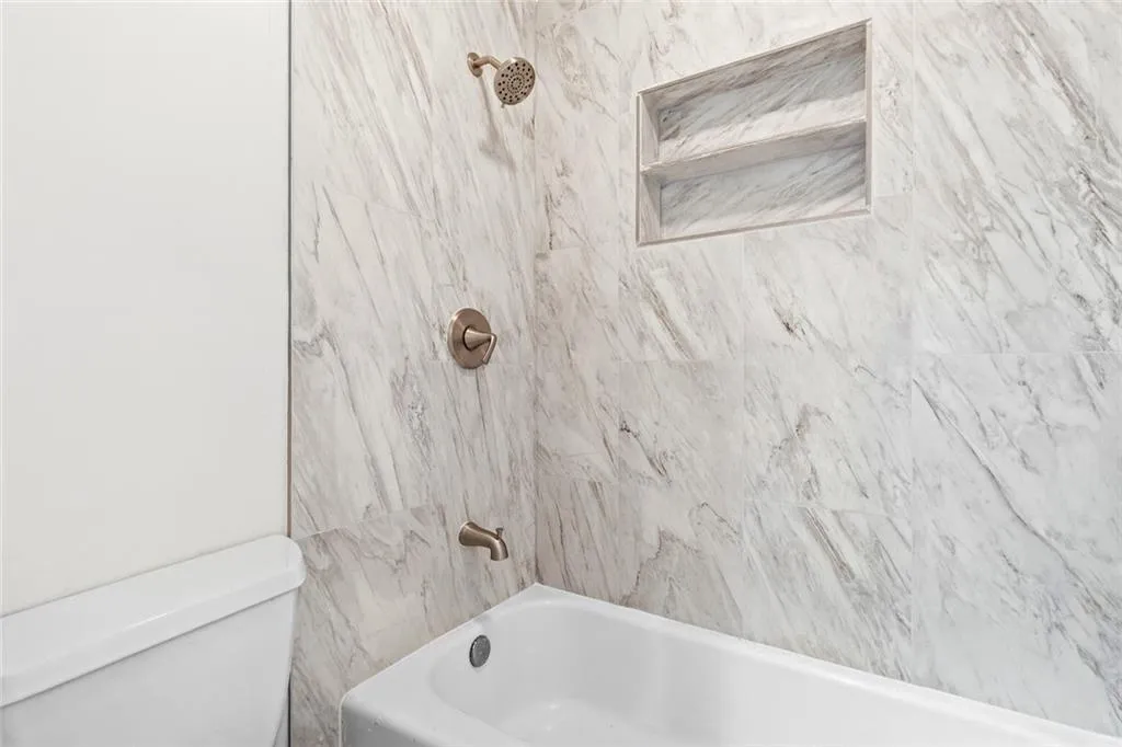 1150 Collier Road Nw Unit 10l, Atlanta, Georgia 30318, 1 Bedroom Bedrooms, ,1 BathroomBathrooms,Residential,For Sale,1150 Collier Road Nw Unit 10l,7595027