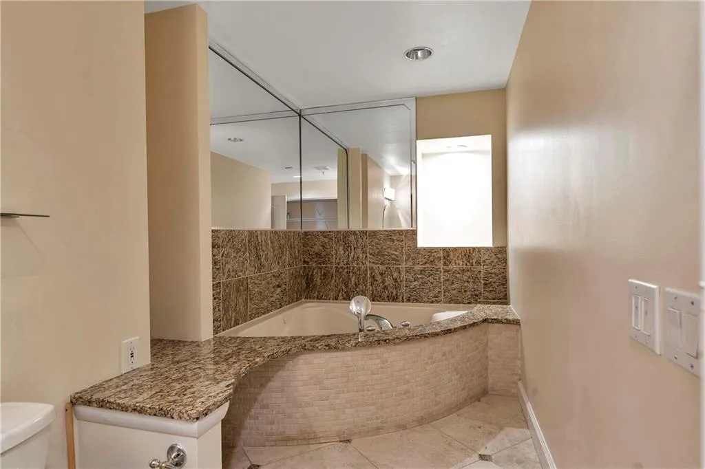 3475 Oak Valley Road Ne Unit 1930, Atlanta, Georgia 30326, 2 Bedrooms Bedrooms, ,2 BathroomsBathrooms,Residential,For Sale,3475 Oak Valley Road Ne Unit 1930,7593251