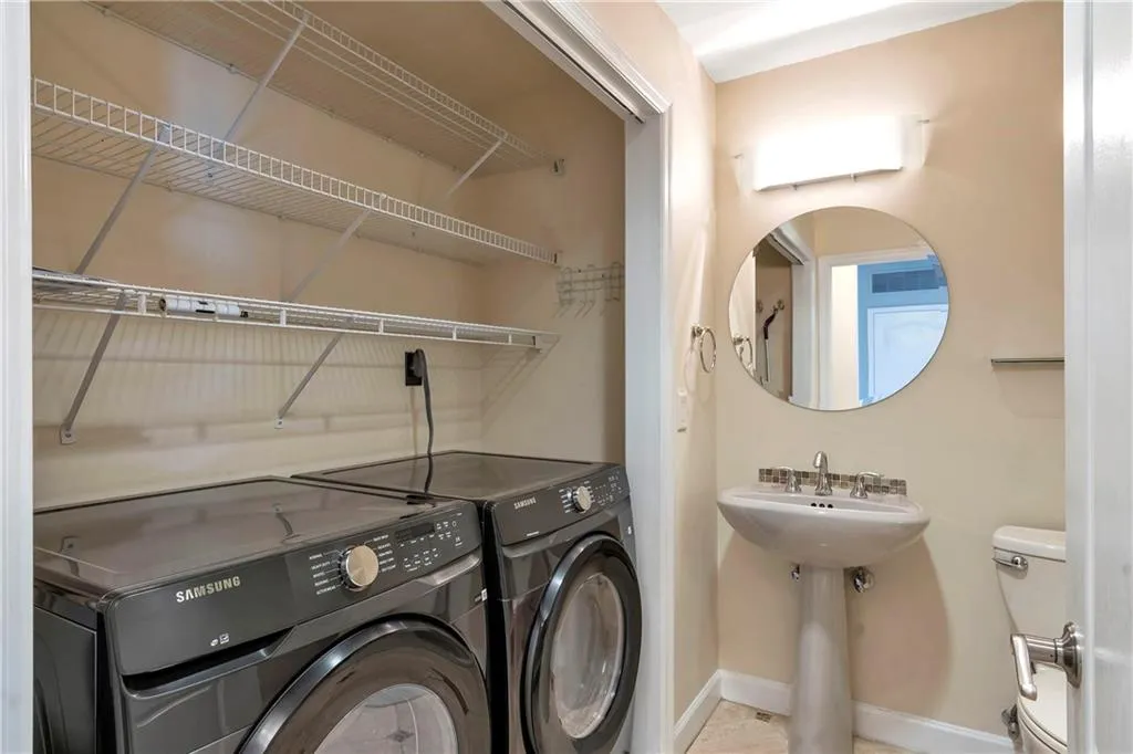 3475 Oak Valley Road Ne Unit 1930, Atlanta, Georgia 30326, 2 Bedrooms Bedrooms, ,2 BathroomsBathrooms,Residential,For Sale,3475 Oak Valley Road Ne Unit 1930,7593251
