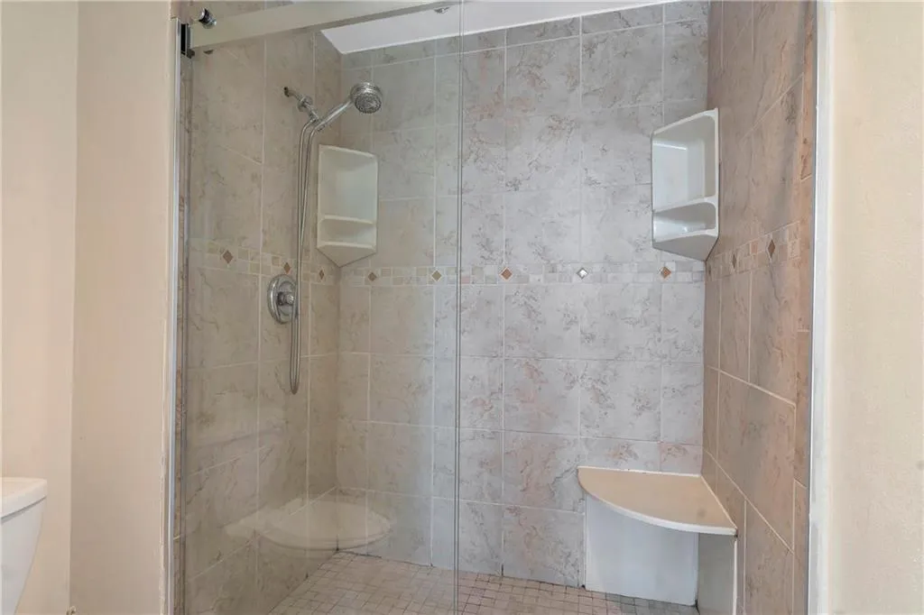 3475 Oak Valley Road Ne Unit 1930, Atlanta, Georgia 30326, 2 Bedrooms Bedrooms, ,2 BathroomsBathrooms,Residential,For Sale,3475 Oak Valley Road Ne Unit 1930,7593251