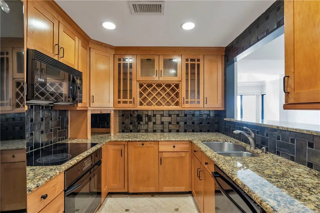 3475 Oak Valley Road Ne Unit 1930, Atlanta, Georgia 30326, 2 Bedrooms Bedrooms, ,2 BathroomsBathrooms,Residential,For Sale,3475 Oak Valley Road Ne Unit 1930,7593251