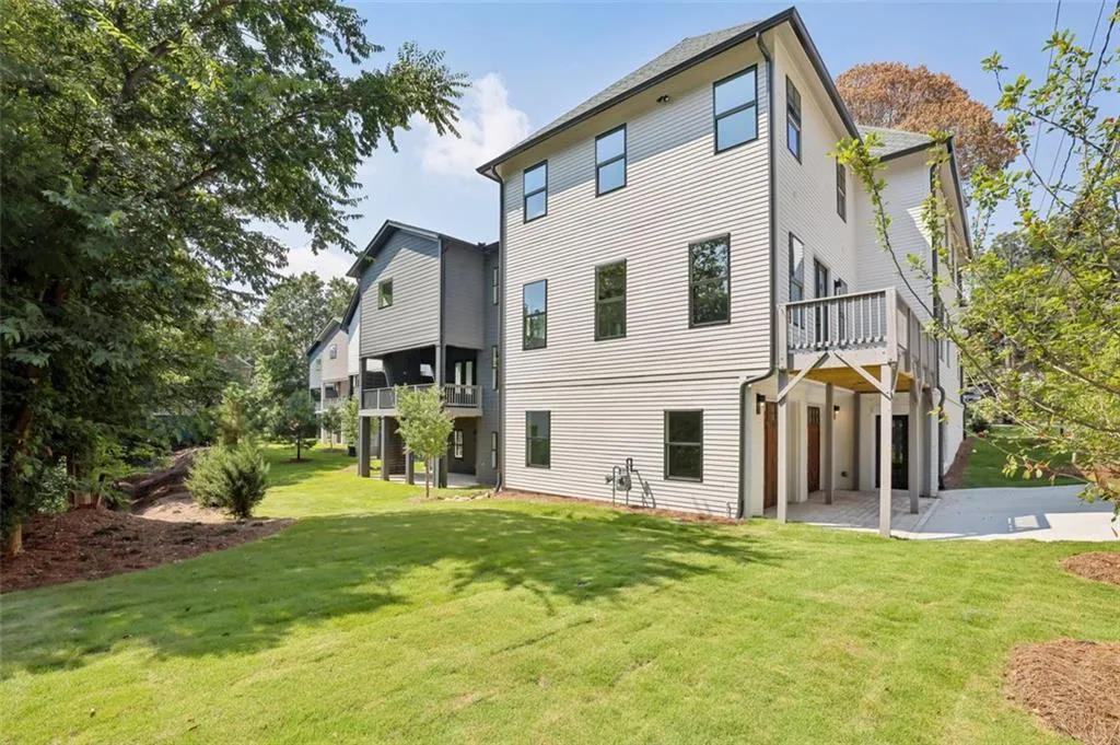 2595 Apple Valley Road, Brookhaven, Georgia 30319, 5 Bedrooms Bedrooms, ,4 BathroomsBathrooms,Residential,For Sale,2595 Apple Valley Road,7644400
