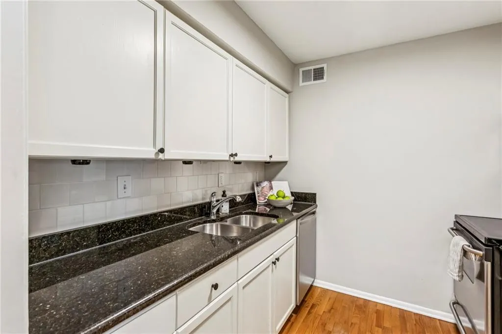 1150 Collier Road Nw Unit J11, Atlanta, Georgia 30318, 2 Bedrooms Bedrooms, 0 ,2 BathroomsBathrooms,Residential,For Sale,1150 Collier Road Nw Unit J11,7738332