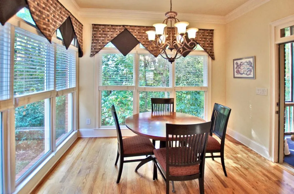 1015 Manorwood Court, Sandy Springs, Georgia 30328, 4 Bedrooms Bedrooms, ,3 BathroomsBathrooms,Residential,Sold,1015 Manorwood Court,5771082