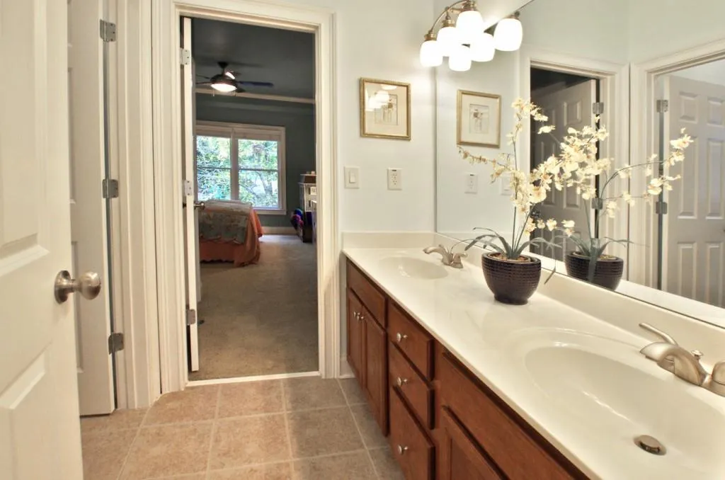 1015 Manorwood Court, Sandy Springs, Georgia 30328, 4 Bedrooms Bedrooms, ,3 BathroomsBathrooms,Residential,Sold,1015 Manorwood Court,5771082